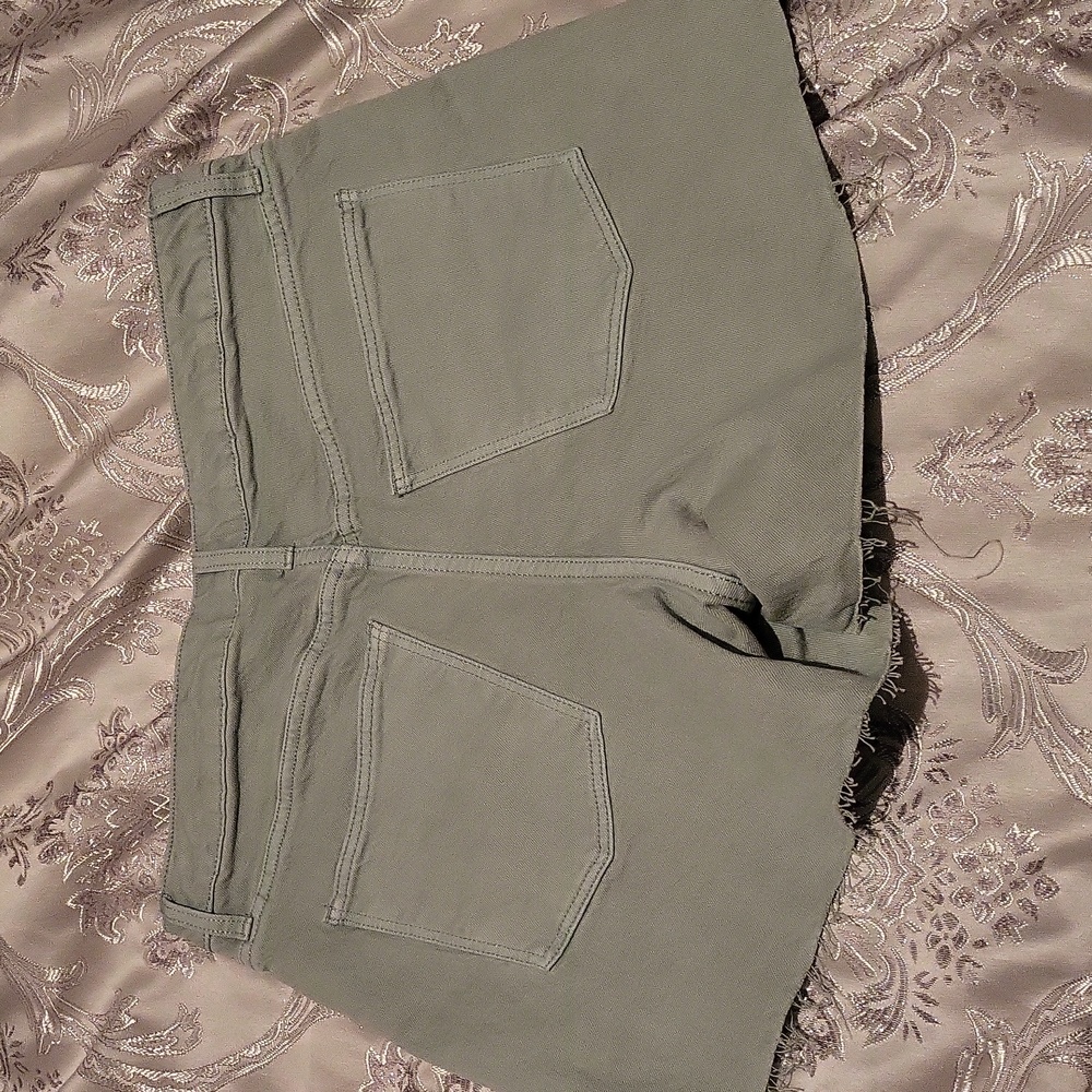 Universal Thread Shorts - image 6